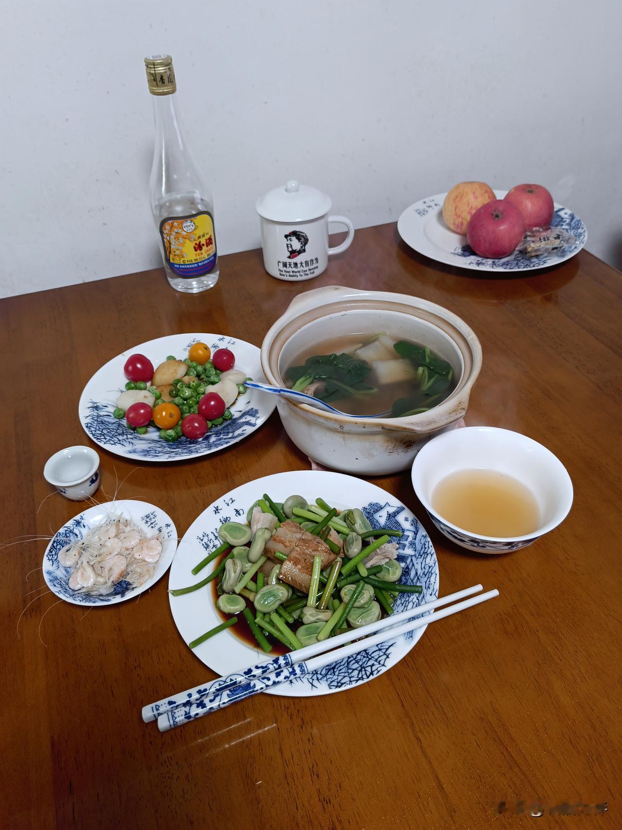 忙了一上午，都有点出汗啦！早餐后，先把昨天换下来的内衣裤袜子洗好晾起来，然后去买