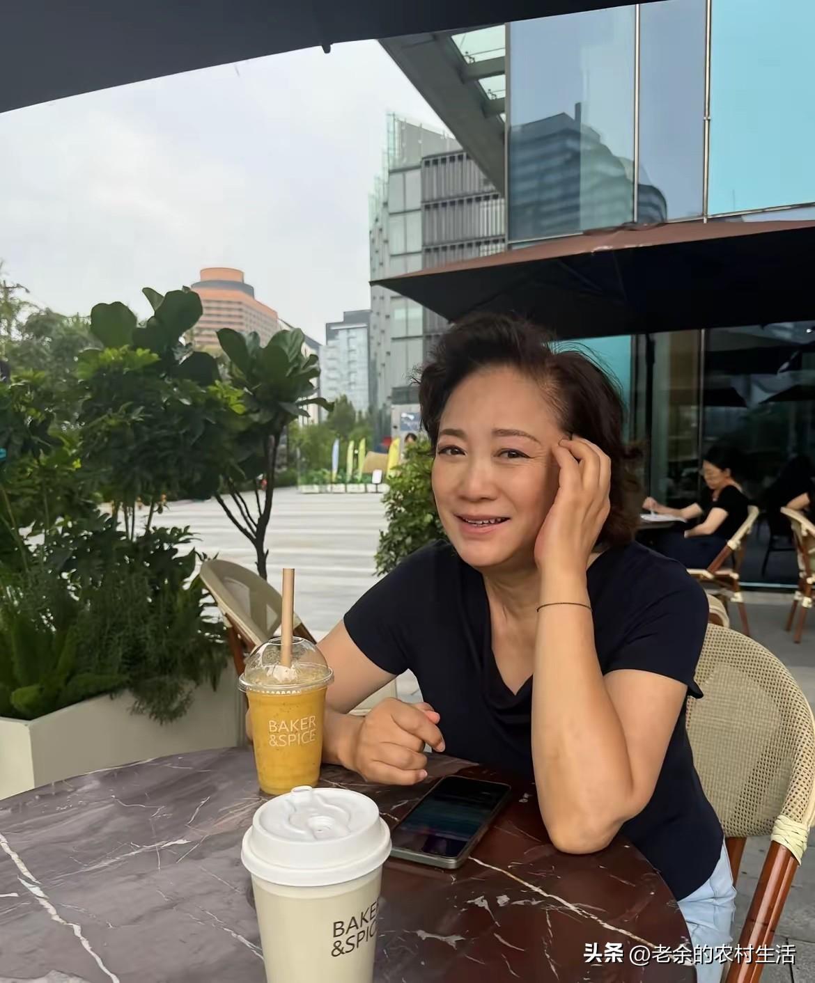 中年女人找老公
三大标准
缺一个都不可以

第一，无不良嗜好。就是不要打牌喝酒打