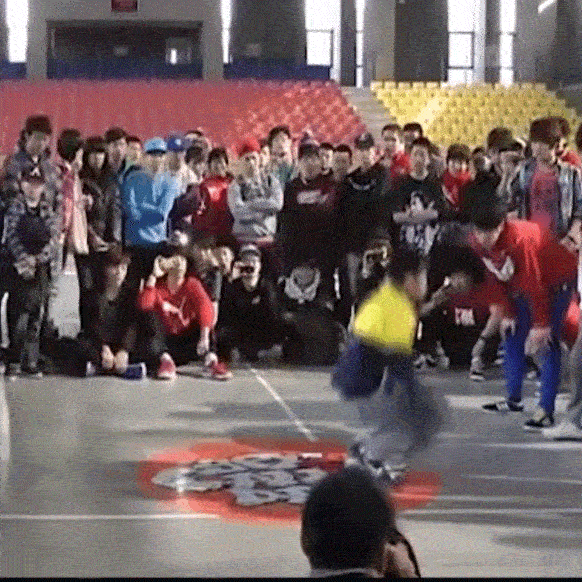 幼年体的灵活双腿 在学校高低我要追他一年永舞一雏形诞生中