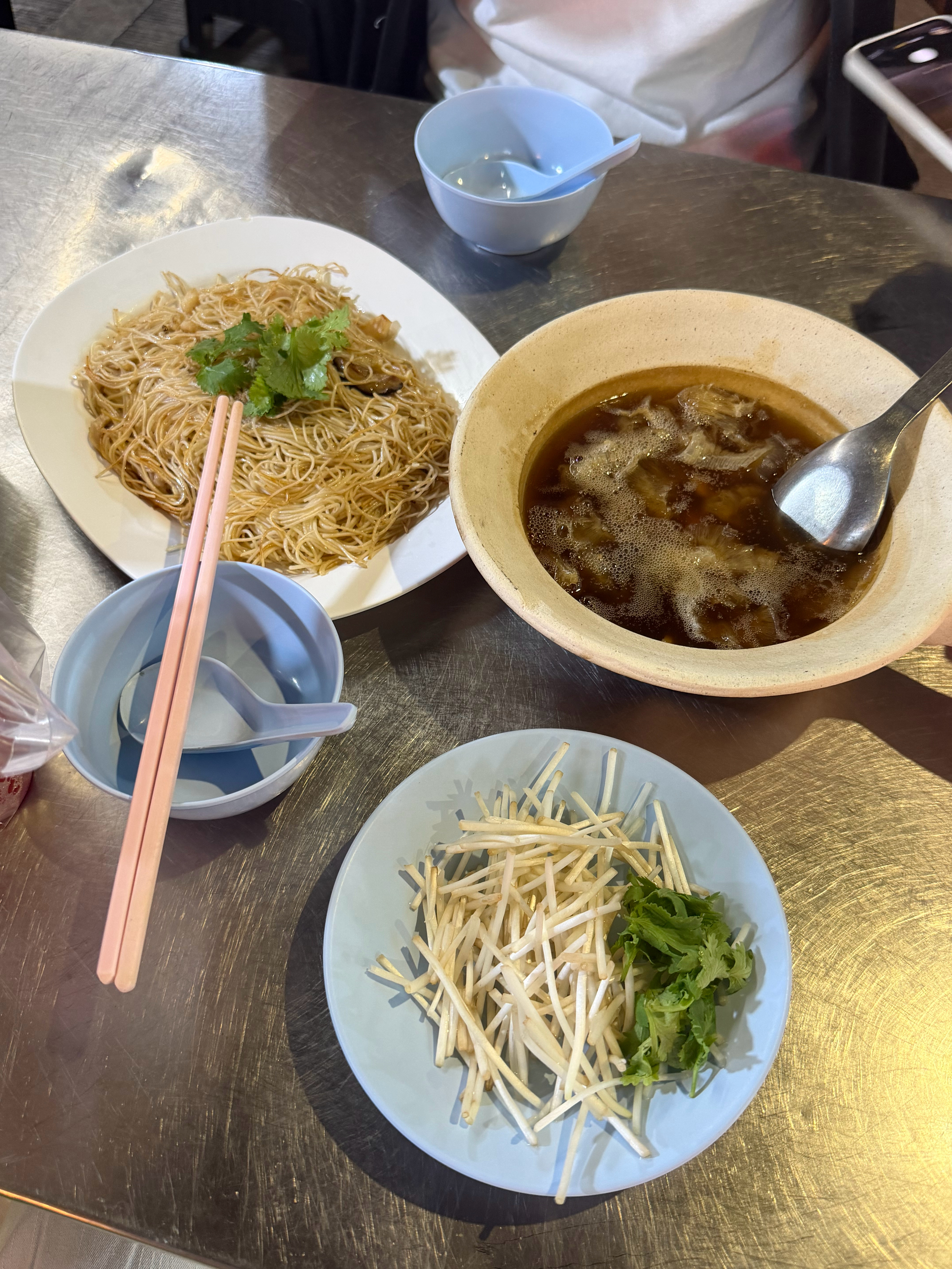 卡姐爸爸的店还怪好吃的[羞嗒嗒] ​​​