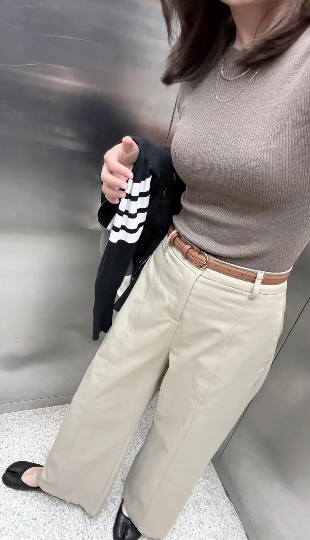 在成都 一会刮风 一会下雨的🌧️
穿短袖 膀子冷
穿长袖 身上热
真的每天都在