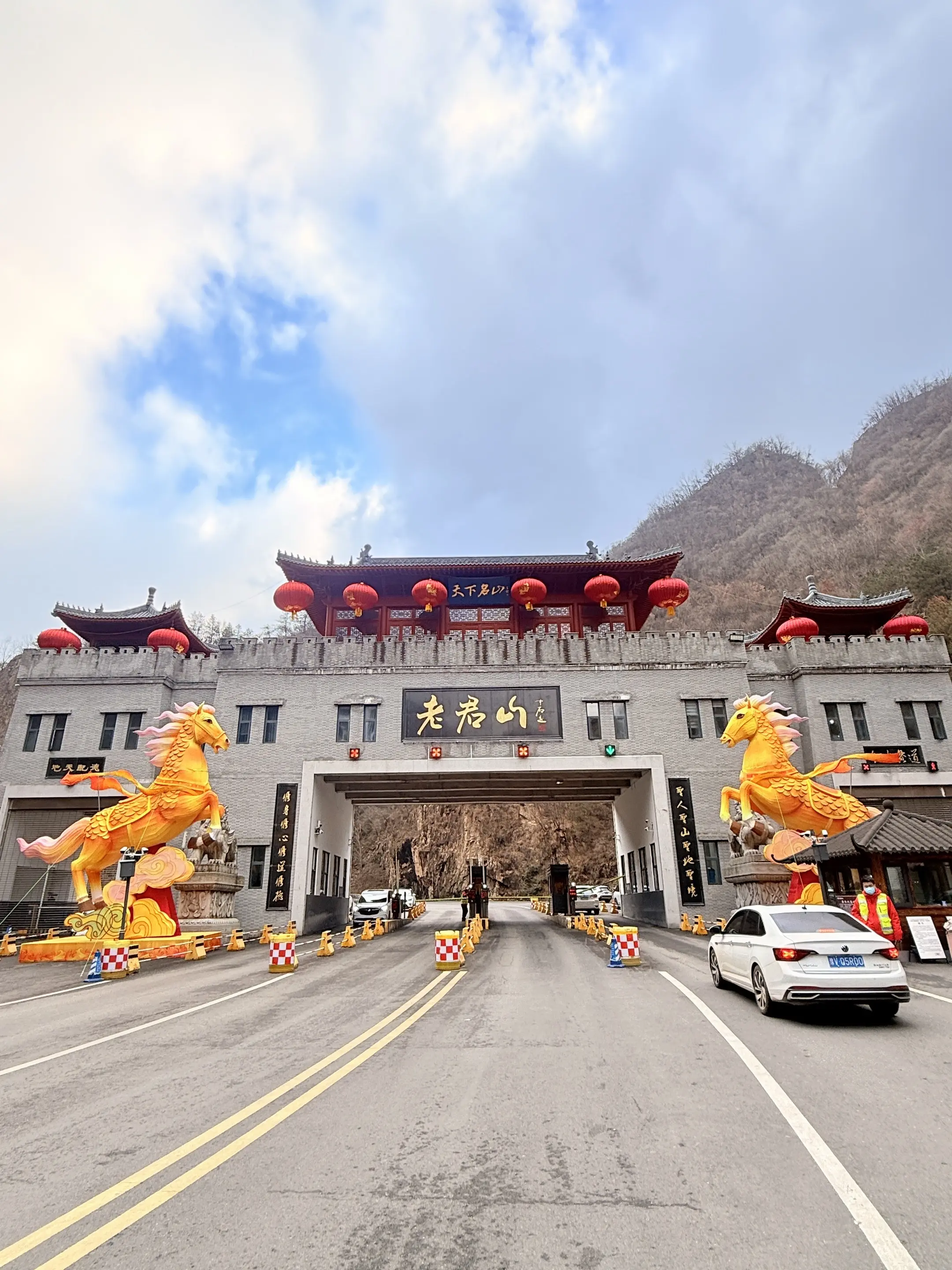 躲天意，避因果，诸般枷锁困真我。 顺天意，承因果，今日方知我是我。 一...