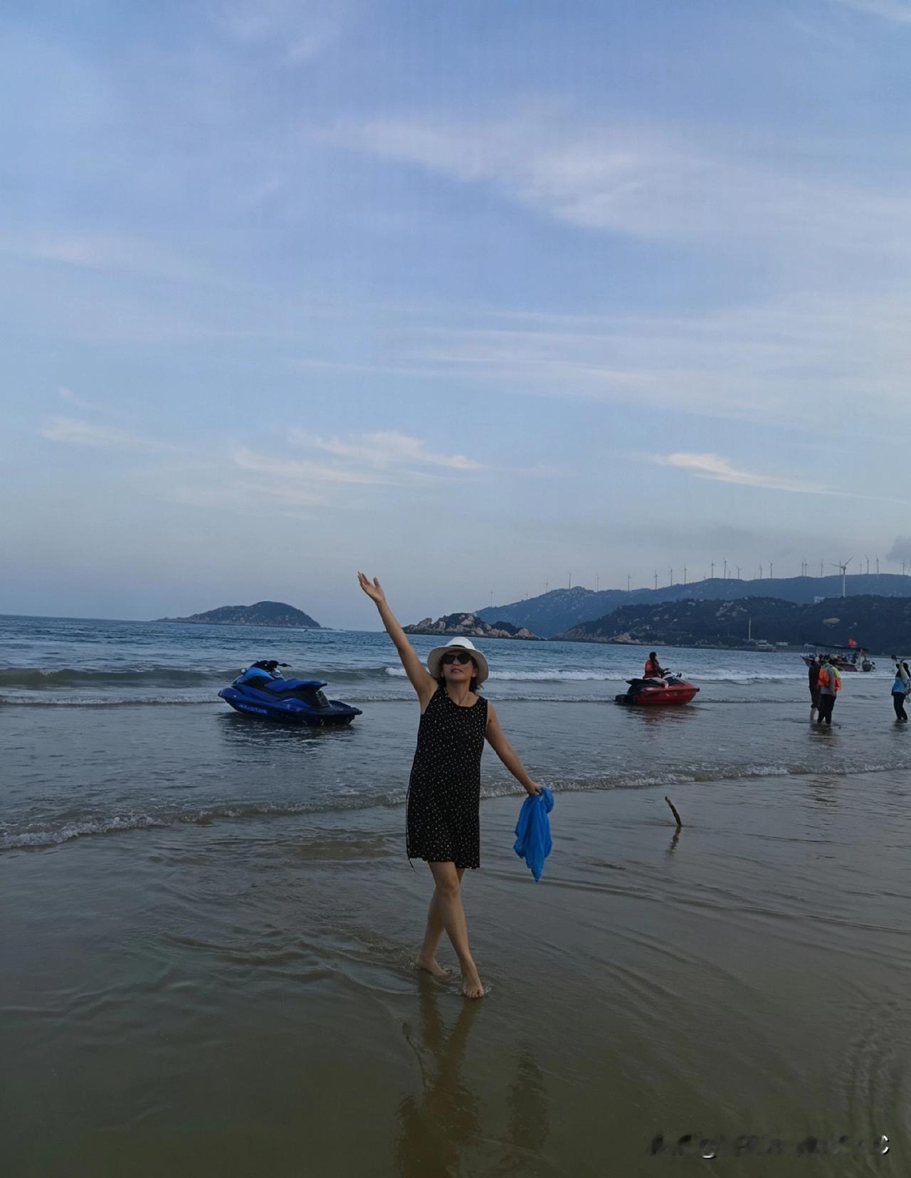 和闺蜜出门旅游，全程下来，我没有真正的做自己，不自觉的事事总会以她为主。
南澳岛