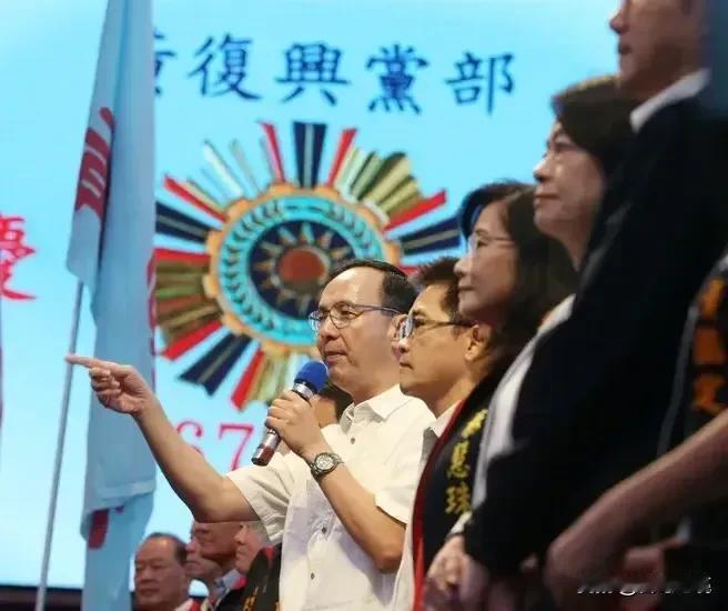 赞成朱立伦拿黄复兴开刀，黄复兴一日不除，国民党一日不好。
   “迂腐老朽，排资