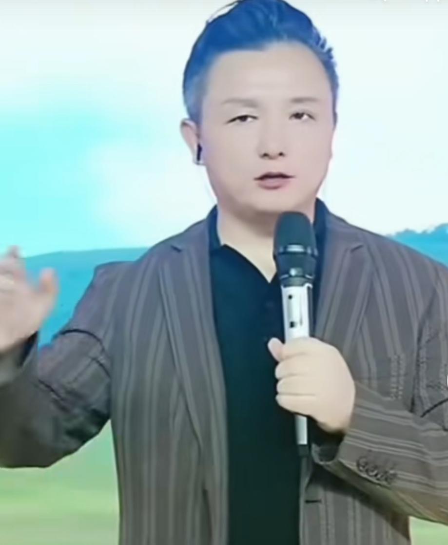 九哥称过段时间他或许也会去索图大舞台，有人邀请他。他表示要是去的话，就唱《我是一