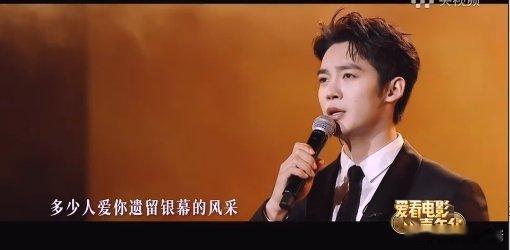 于适唱给电影人的情书 于适在《爱看电影嘉年华》压轴开唱，那歌声直击心灵，仿佛诉说