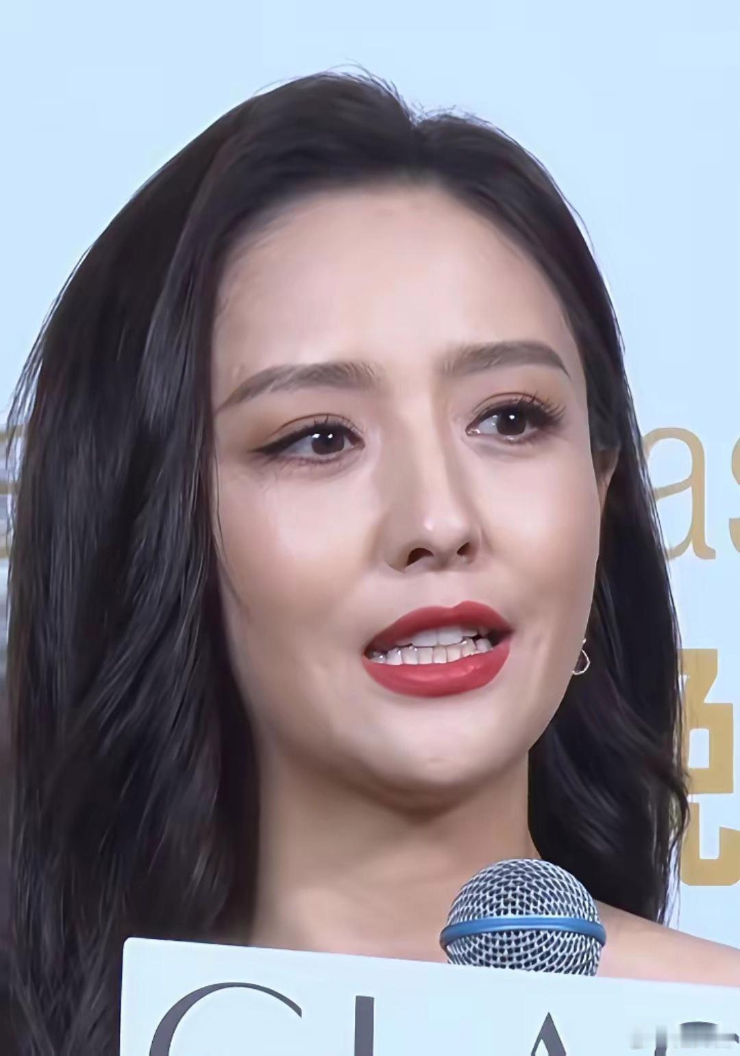 佟丽娅.长得还是好看的 