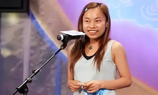 “我就算是死在美国也绝不会回国！”2010年，凤姐在撂下这句话后，头也不回的奔向