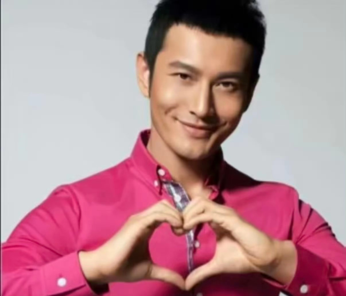 王俊凯参加过黄晓明的婚礼还以为是去参加黄教主最新一任的婚礼了回看冉莹颖育儿观念｜