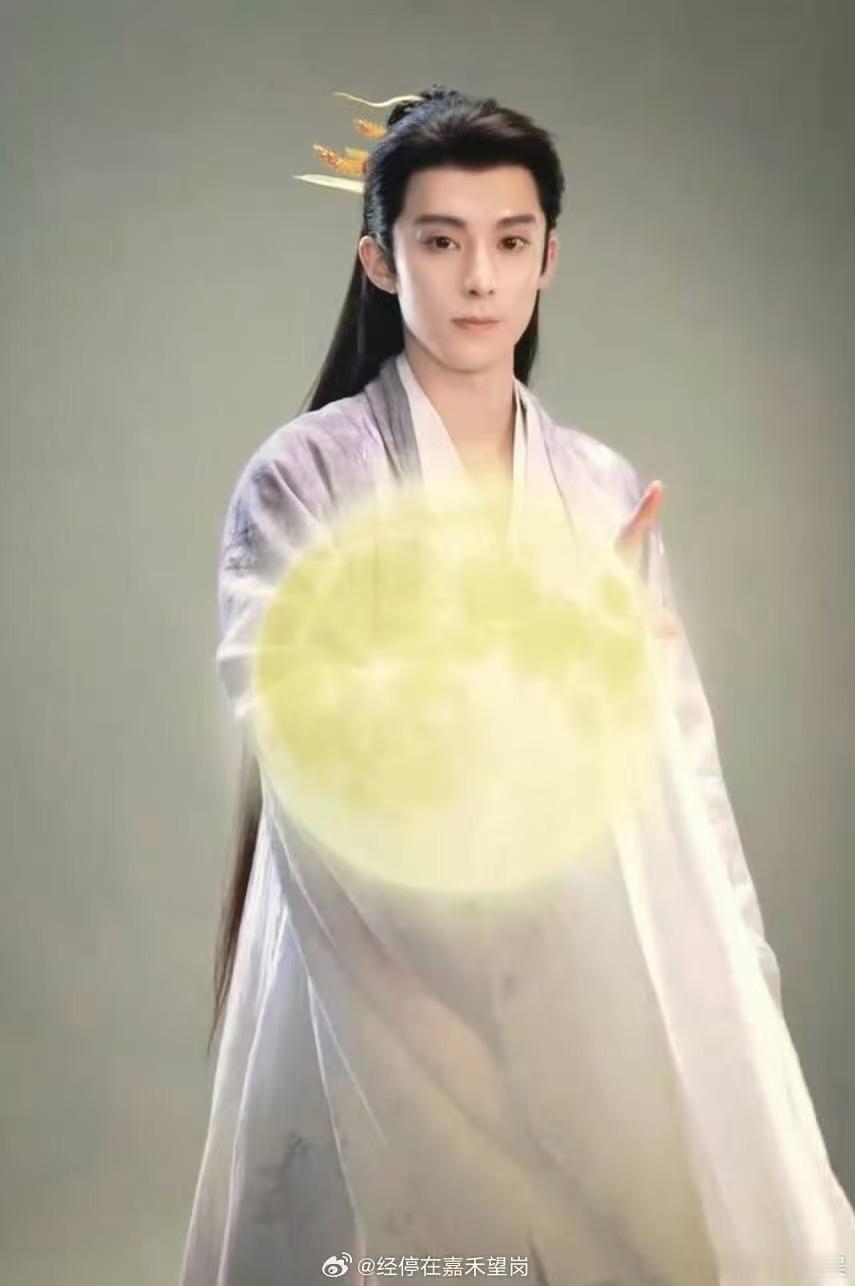 王鹤棣宋潜机画月变兔王鹤棣咸鱼飞升画月变兔王鹤棣宋潜机画月变兔，好看，[色][色