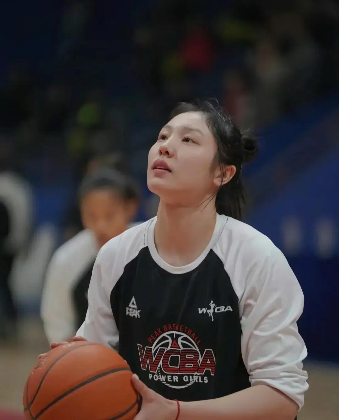 内蒙古icon女篮战胜老对手四川女篮后，张茹是一名国家女蓝巨星，甚至是世界女篮巨