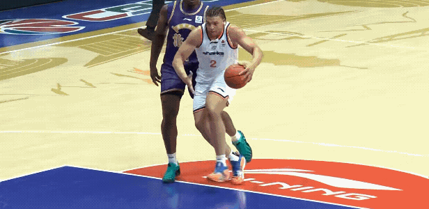 上海男篮也是兵不血刃的以90:70击败北控男篮，现在上海男篮也是逐渐找到了状态，