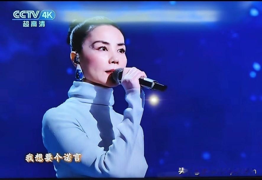 那些唱衰王菲的，不管你们如何的不喜欢，人家又一次登上今年的春晚了！就问你服不服吧