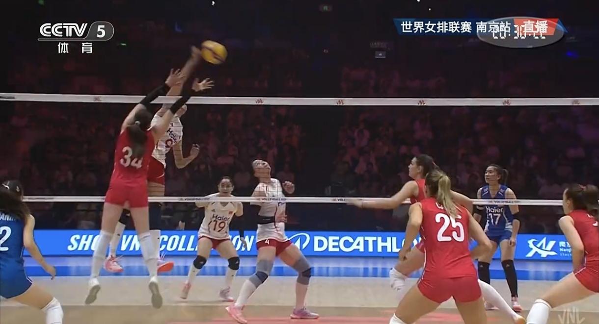女排世联赛南京站：中国女排零封塞尔维亚豪取两连胜
2026世联赛南京站，中国女排
