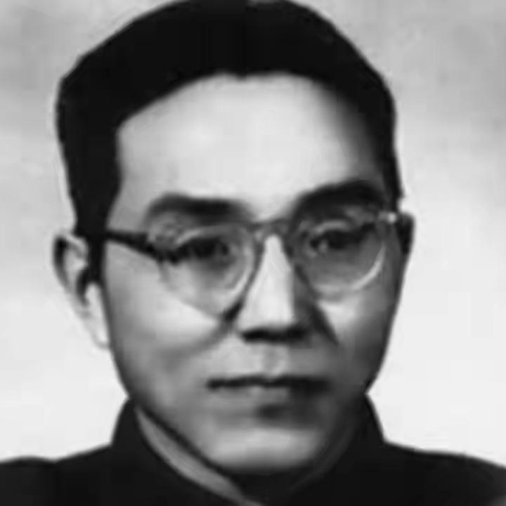 1949年，被判10年的地下党狱中醒来，竟发现监狱空空荡荡大门洞开…
 
这扇没