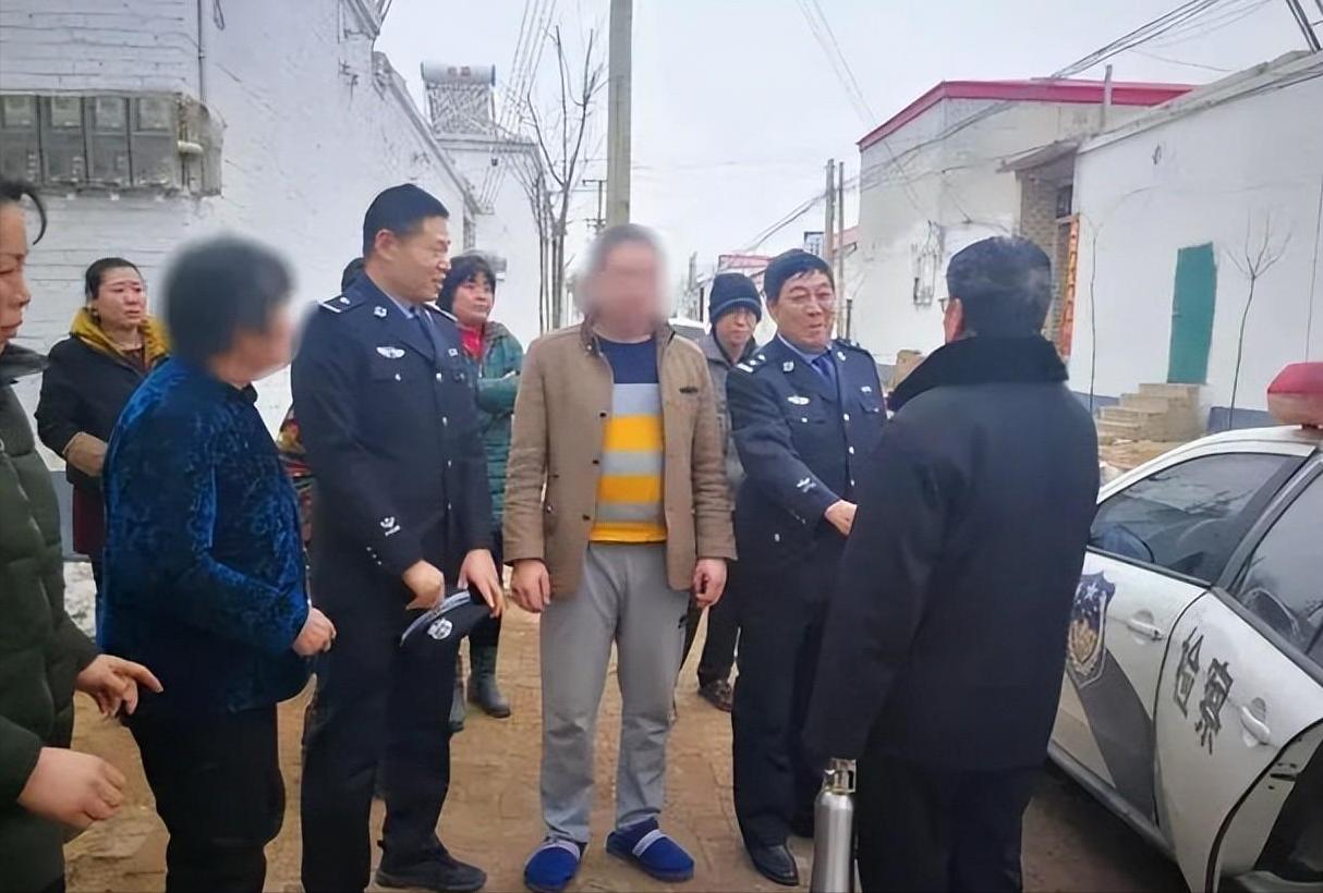 2018年，河北有一男人，被老婆出轨，情人当着男人的面，说要跟老婆行夫妻之事，还
