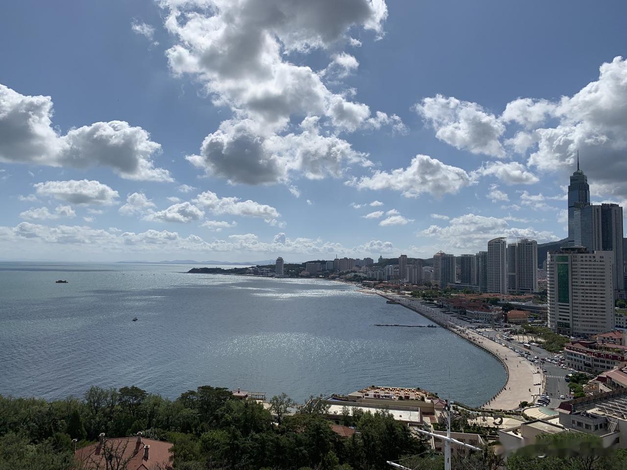 对比蓬莱阁和烟台山

感觉门票100元的蓬莱阁，海市蜃楼，八仙过海就是个美丽的传