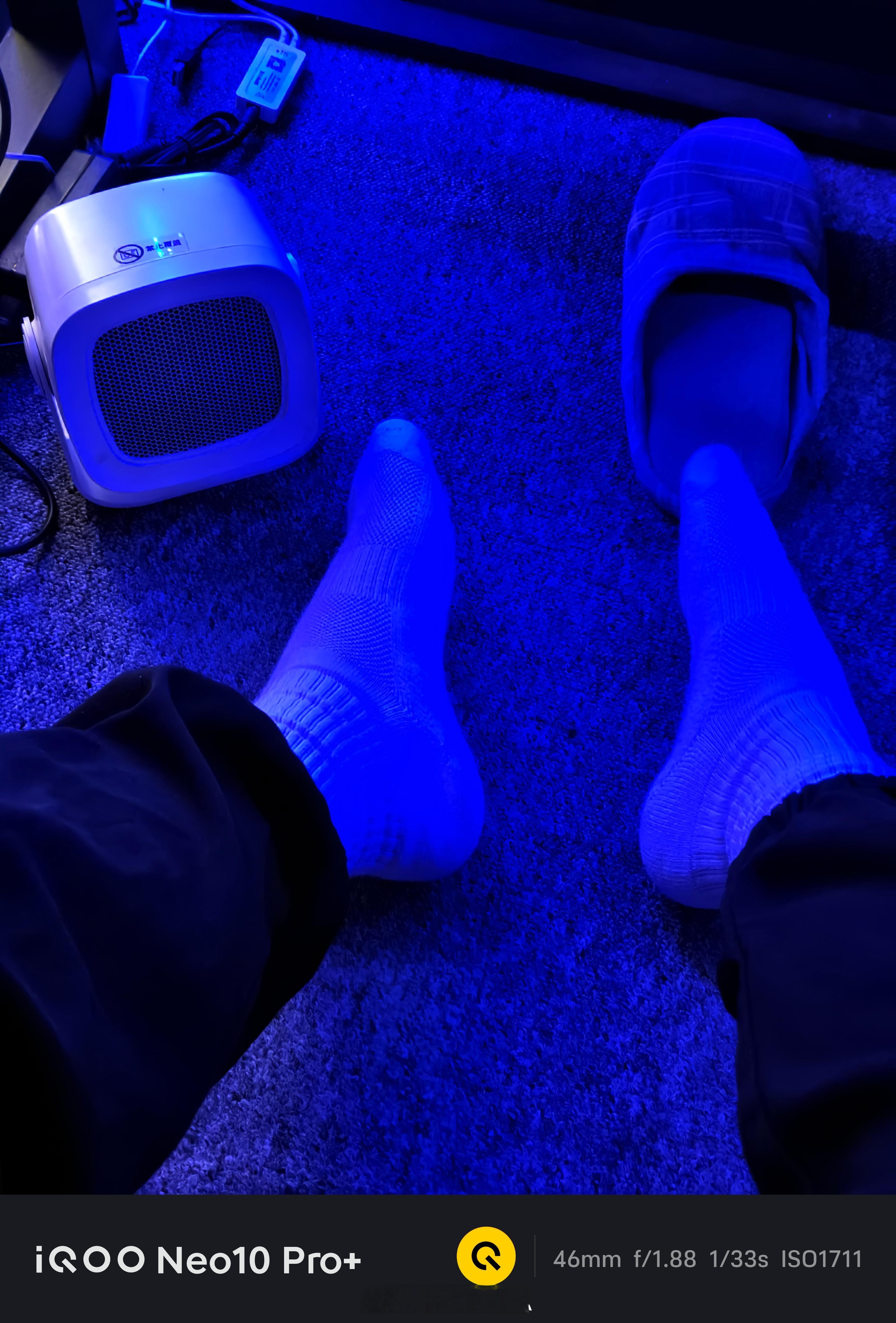 我就不会有猜错的时候，今年秋天很短甚至可以算是没有，习惯性的穿的薄薄的，在办公室