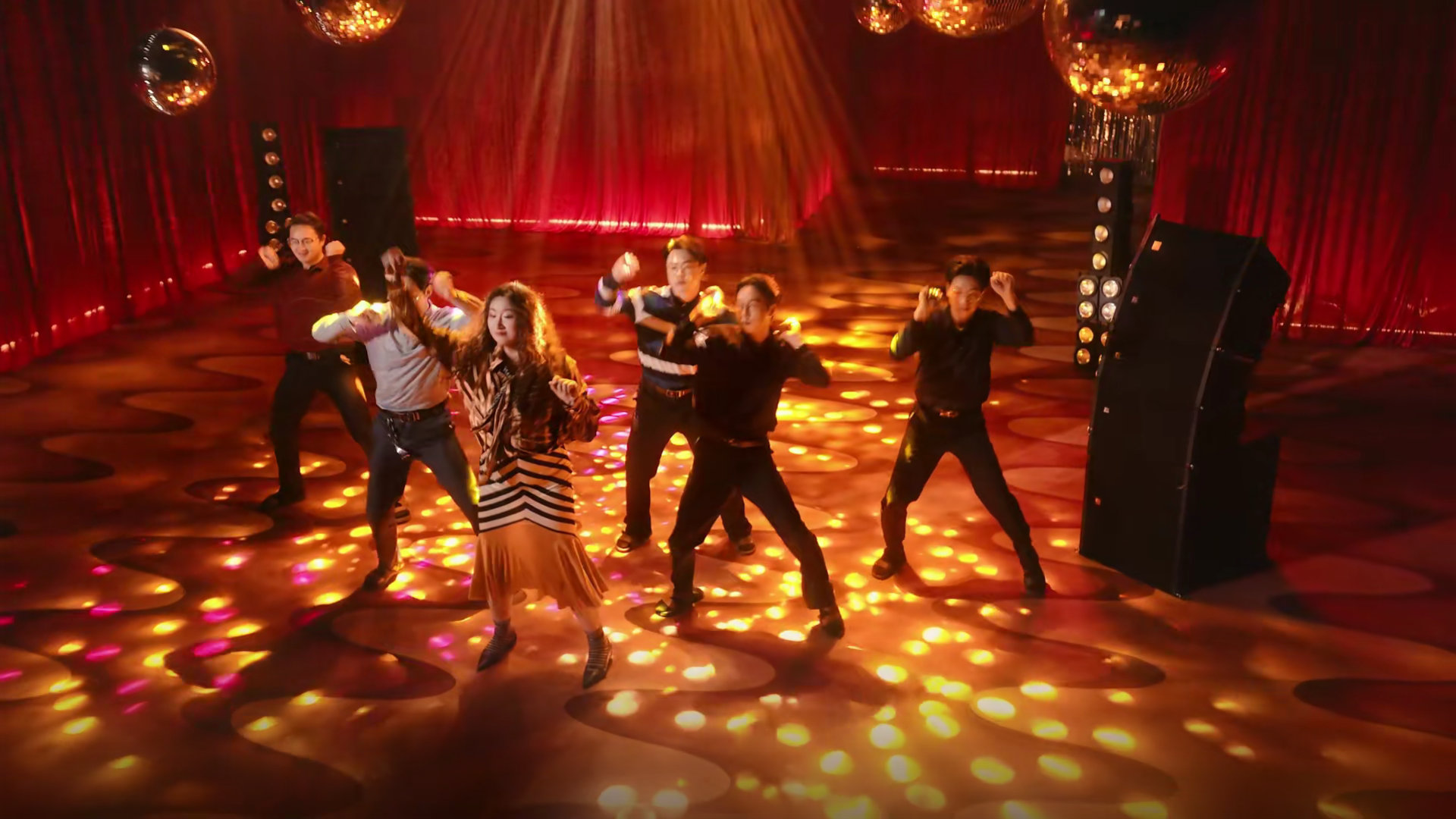 用三星手机的人都懂 这段复古舞蹈太上头！锤娜丽莎的每个动作都清晰到位，暗光不虚、