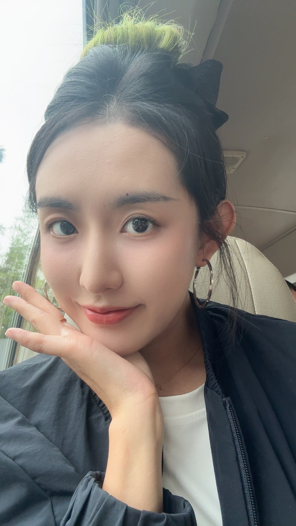 一出门就不想化妆[允悲]  ​​​