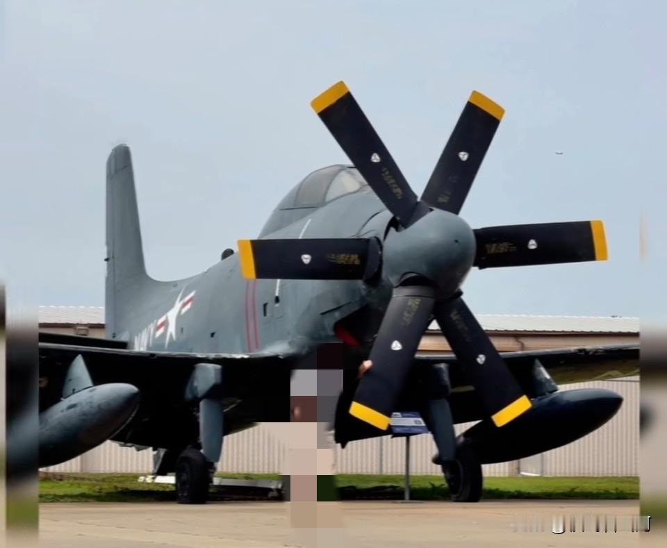 单发攻击机里的“巨无霸”，A-1攻击机尺寸堪比轰炸机
 
A-1攻击机的体型堪称