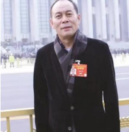 当年，张光北拿出全部积蓄120万在北京买一套200多平的房子。从此以后，每次去剧