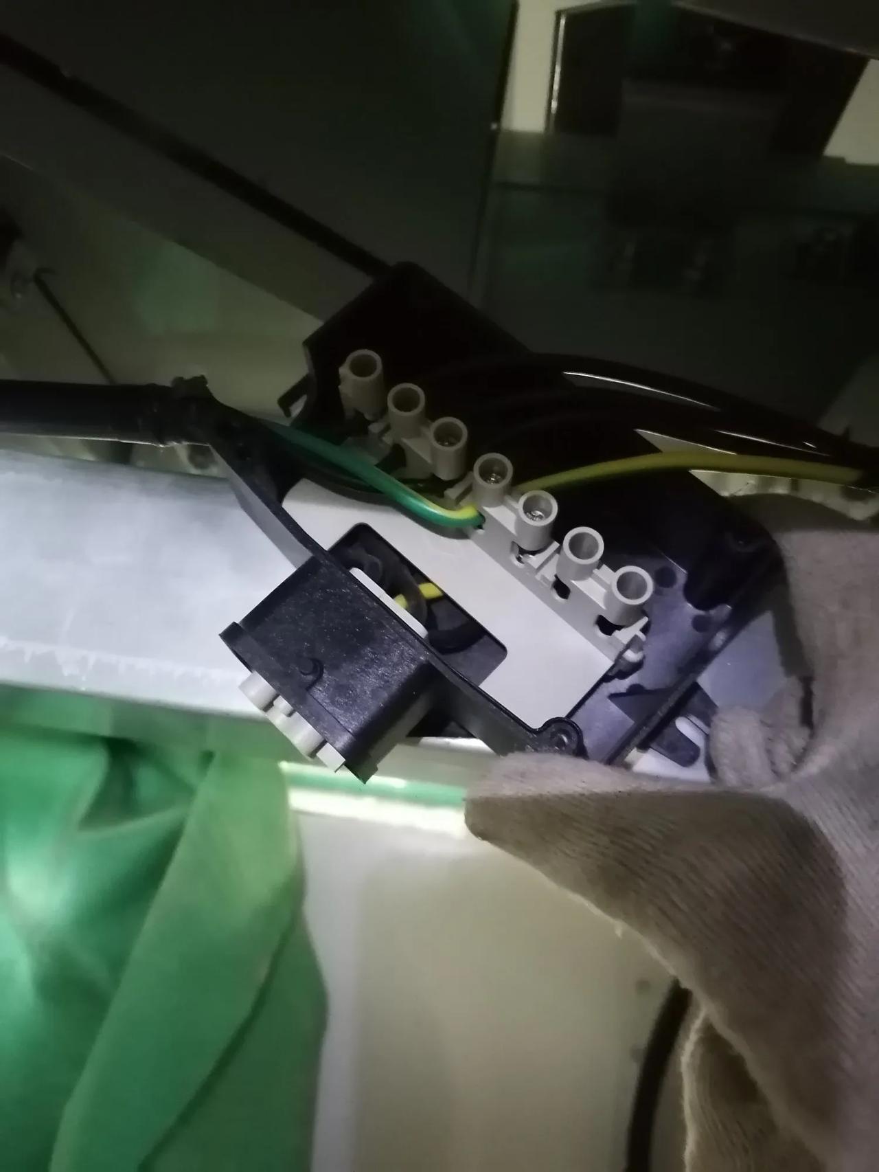大家好，我是水电工星仔，湖南株洲滴，36岁，没记错的话，今年是干水电的第五年。