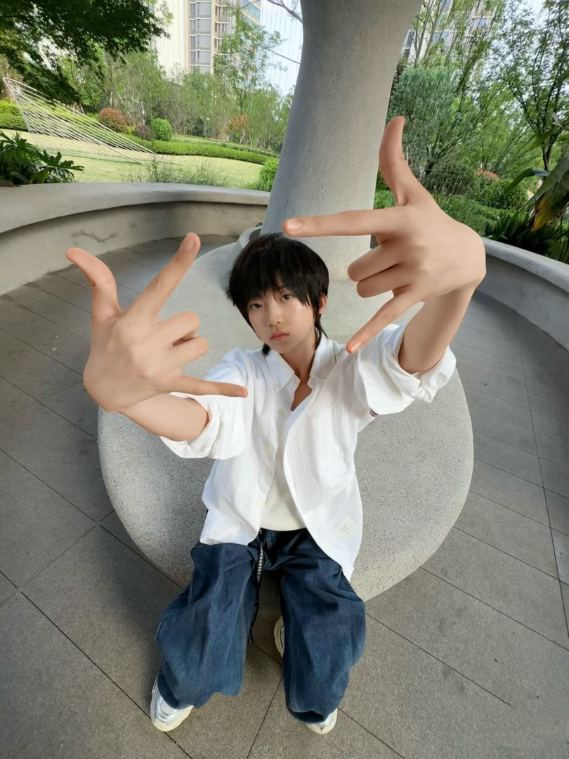 TF家族五代吕政熙 韩系营业💛TF家族五代吕政熙 白衫少年五代小朋友吕政熙这三