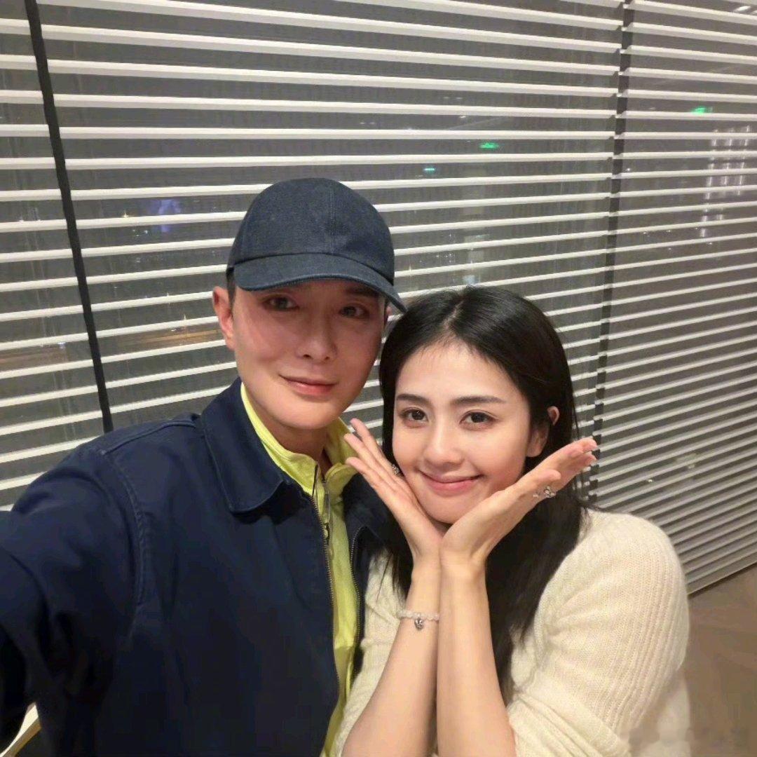 白鹿不希望外界纷扰影响莫离刘冲透露，白鹿最在意的就是不希望外界的纷扰影响这部剧的