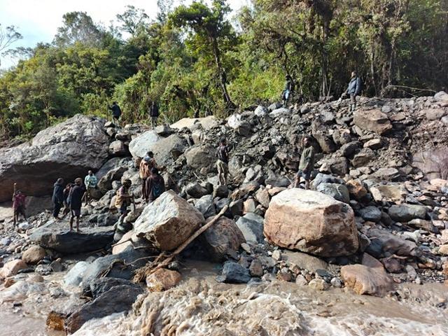 印尼巴布亚省山体滑坡致15人失踪大部分为儿童