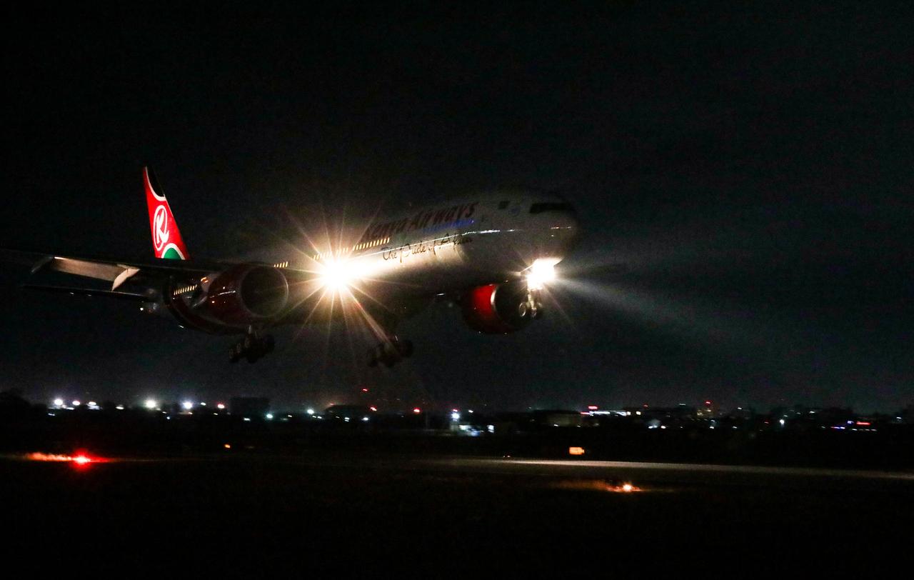 近日，肯尼亚航空一架波音777-300ER客机重返机队。该架客机早年由肯尼亚航空