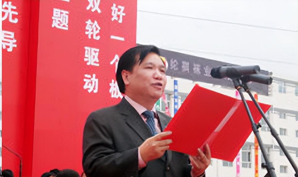 捐给美国7千万，满嘴“中国穷关我啥事”，如今破产了！
 
中国人做事讲的就是天时