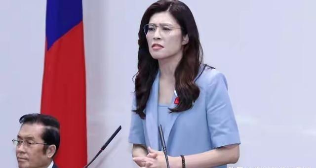 郑丽文谈及赴美计划时，脱口而出：“不需要美国是不可能的。”但她马上补了一句“台湾