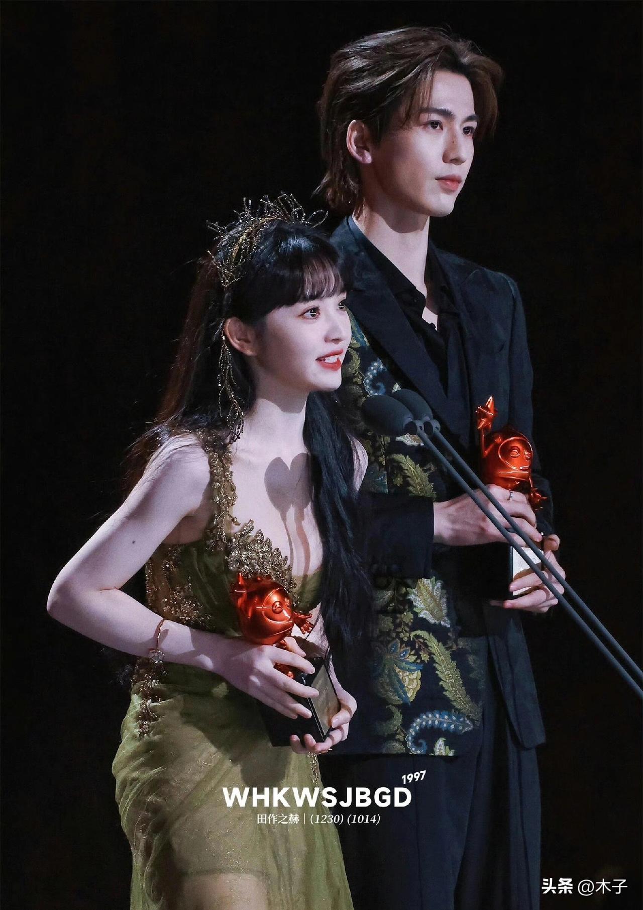 全网喊破嘴的古偶王炸，终于成了！
张凌赫和田曦薇，从第一次同台见面到正式官宣合作