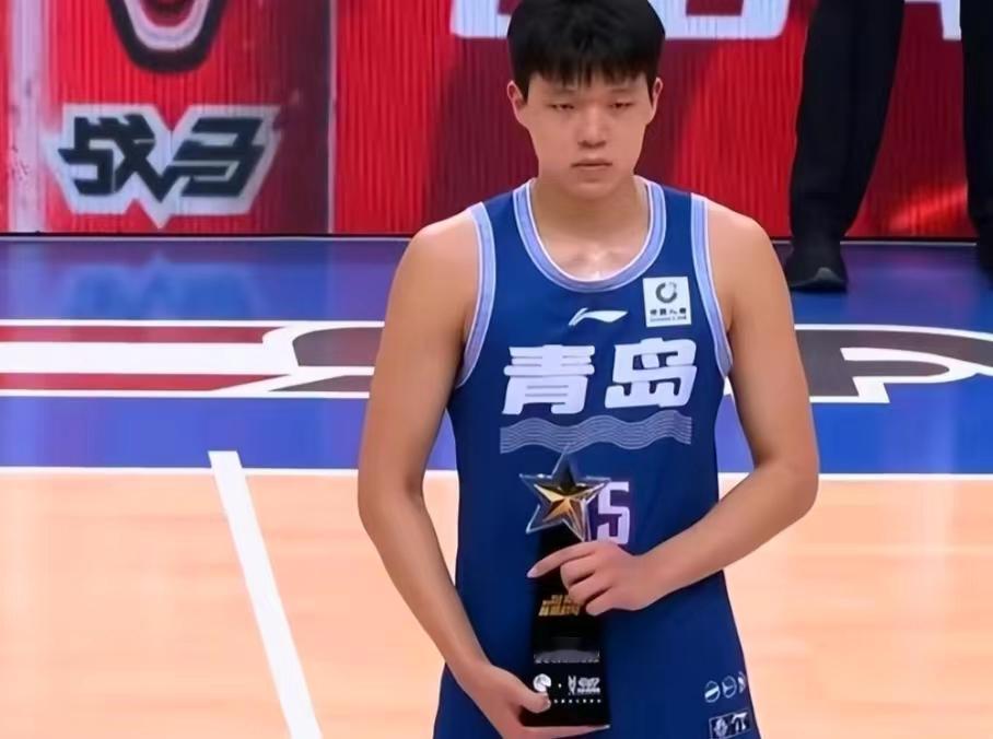 杨瀚森明年要到NBA选秀，小编忍俊不禁，有三句话不得不说：
 
1、崔永熙在NB