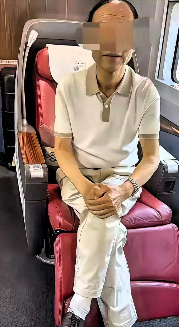 惊呆了
此前，很多人只关注李律被打事件中的王某晶，却鲜少留意在这场冲突背后起主导