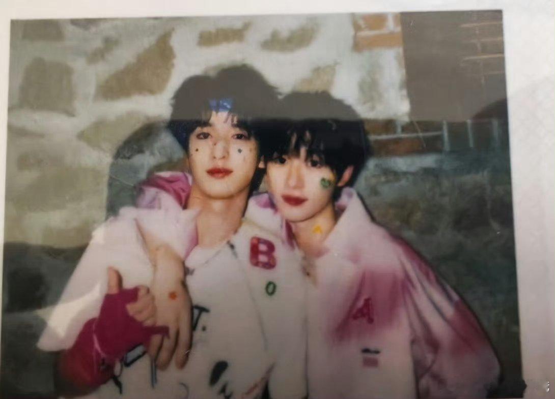 丁程鑫严浩翔比24严浩翔给丁程鑫的生日祝福来啦！生日快乐，友谊长存 