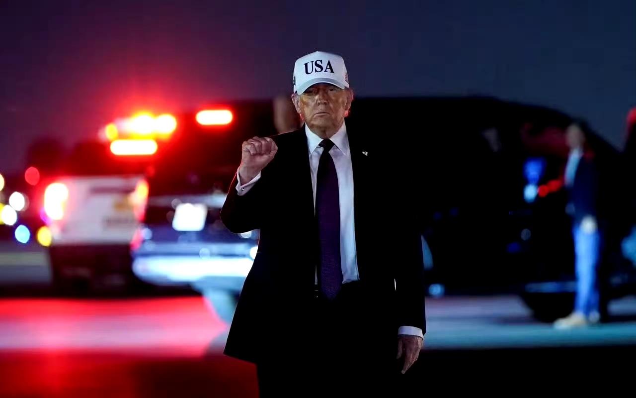 特朗普呼吁伊朗人趁势造反，他说这是伊朗几代人里唯一争取自由的机会。 ​​​