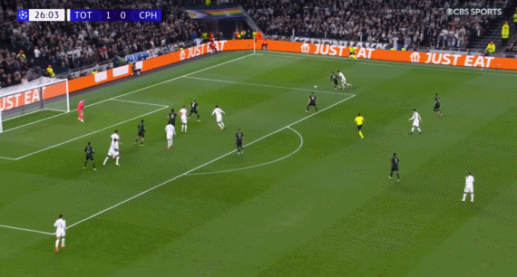 约翰逊边路生吃对手，传中找到无人盯防的萨尔，可惜萨尔的头球顶高了 ​​​