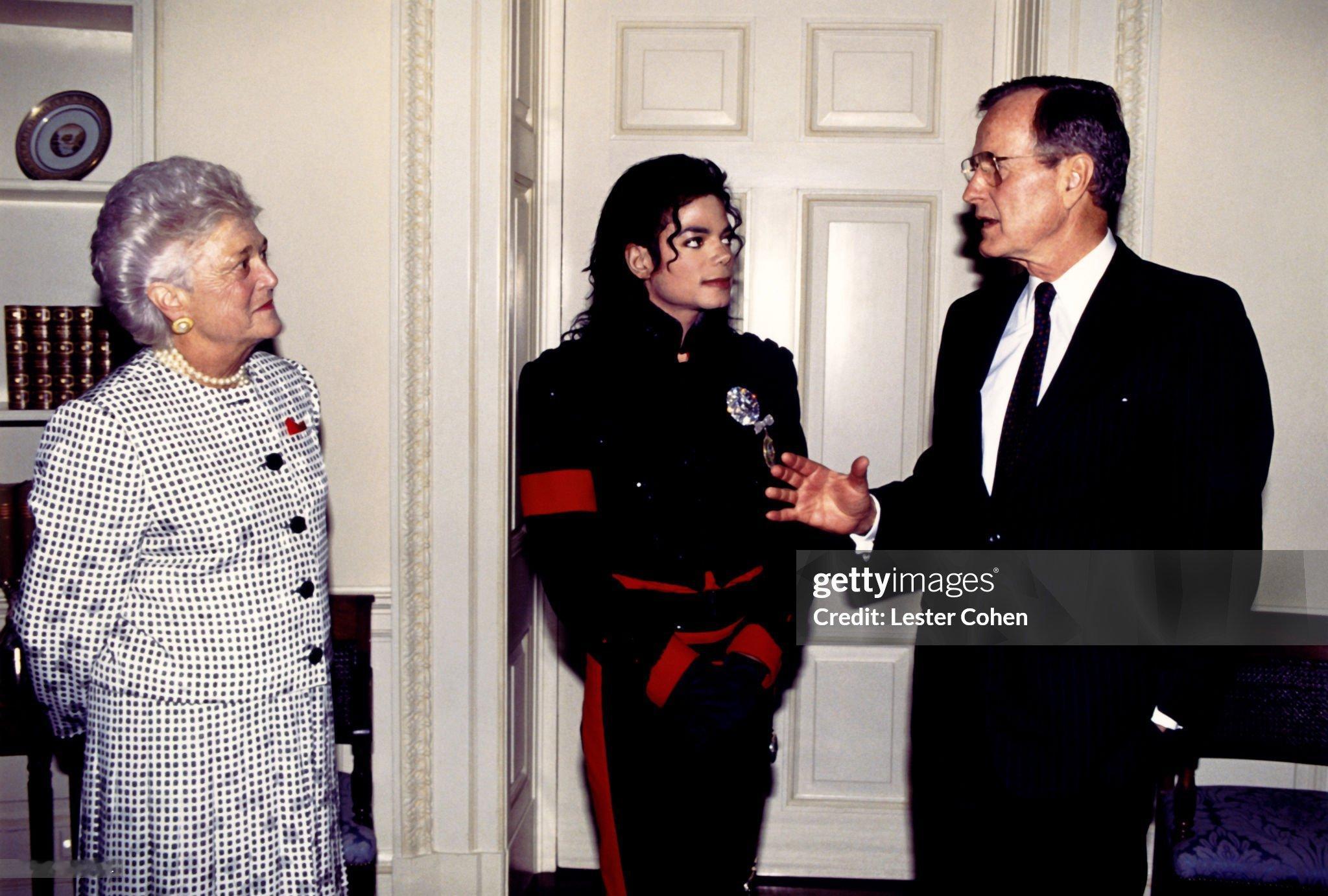 迈克尔杰克逊  白宫之行组图内含新罕图：1990年4月5日，迈克尔杰克逊受邀前往
