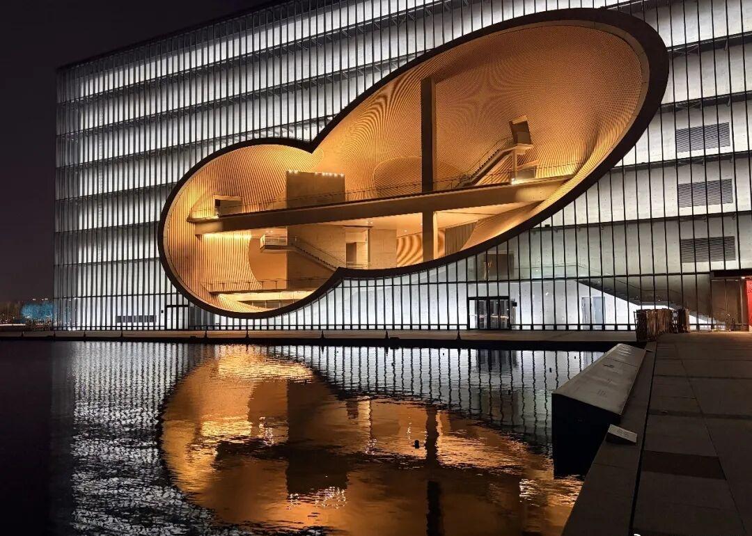 嘉定城事【迎接“三八”国际劳动妇女节，远香湖畔亮了！】第116个“三八”国际劳动