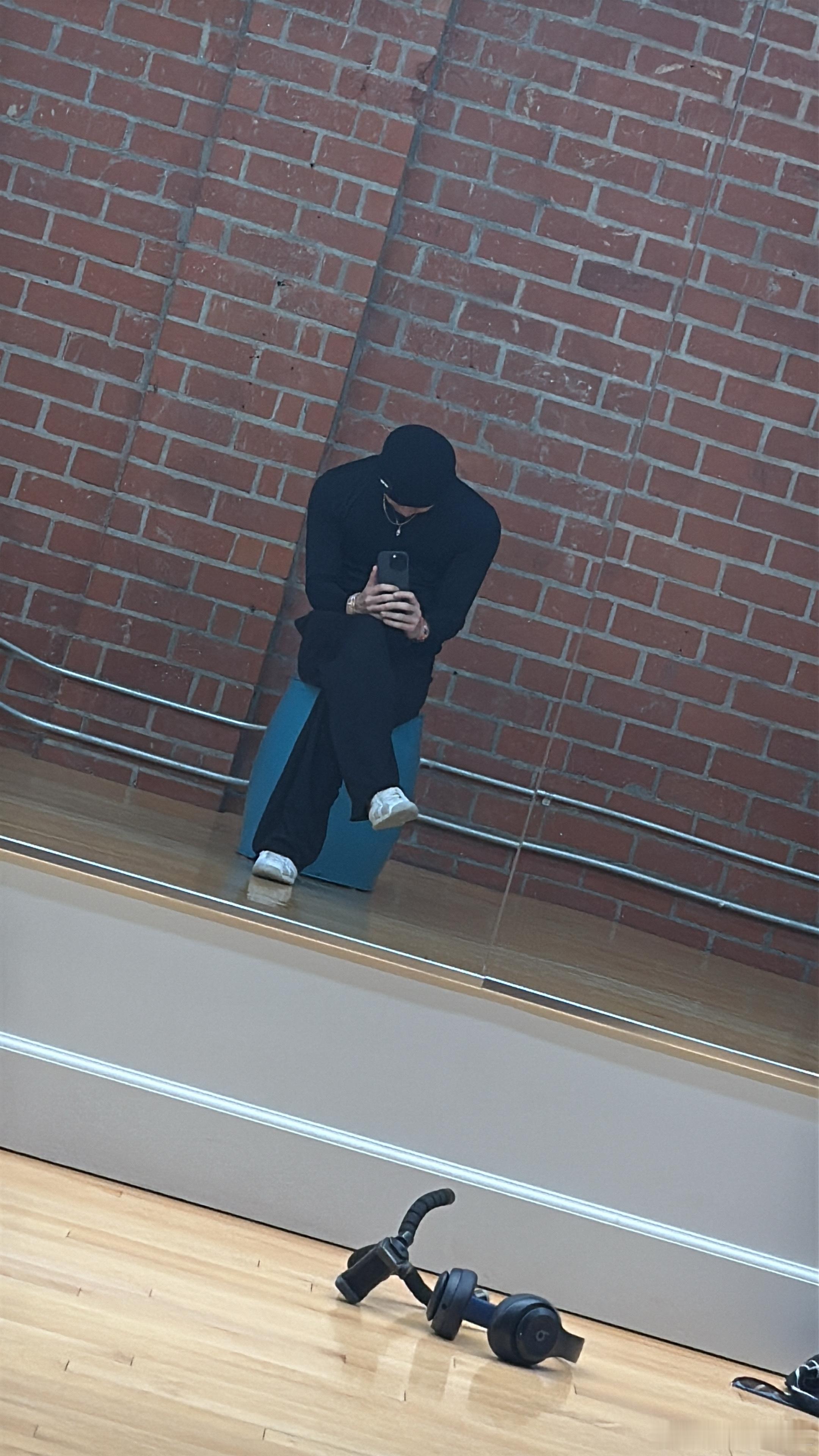 真好 醒来就看到猛男王嘉尔 ​​​