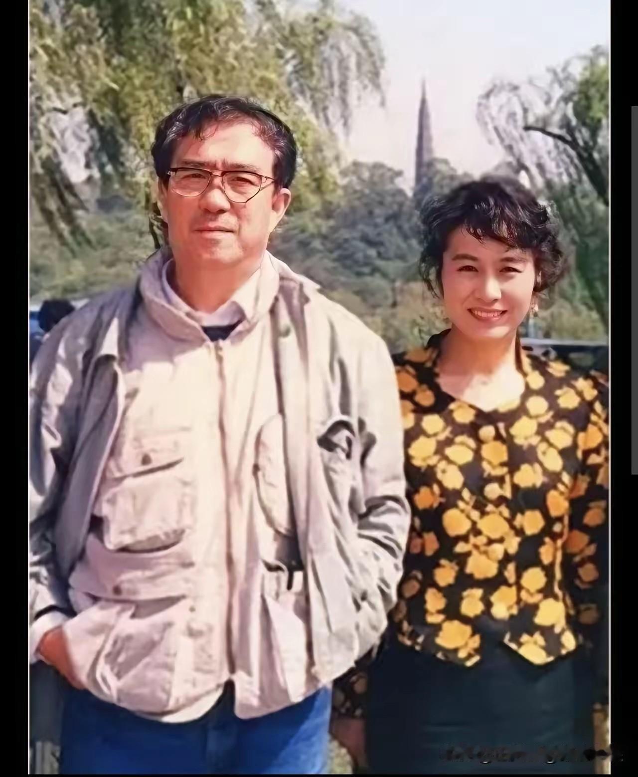 [震惊]老导演谢晋藏了多年的心愿，居然只为等这位日本女演员合作，西湖同框旧照直接