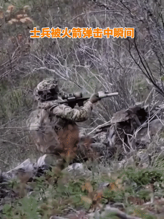 这是镜头记录下的一名普通士兵在“俄乌战场上”牺牲前生命的最后时刻！
他在阵亡前还