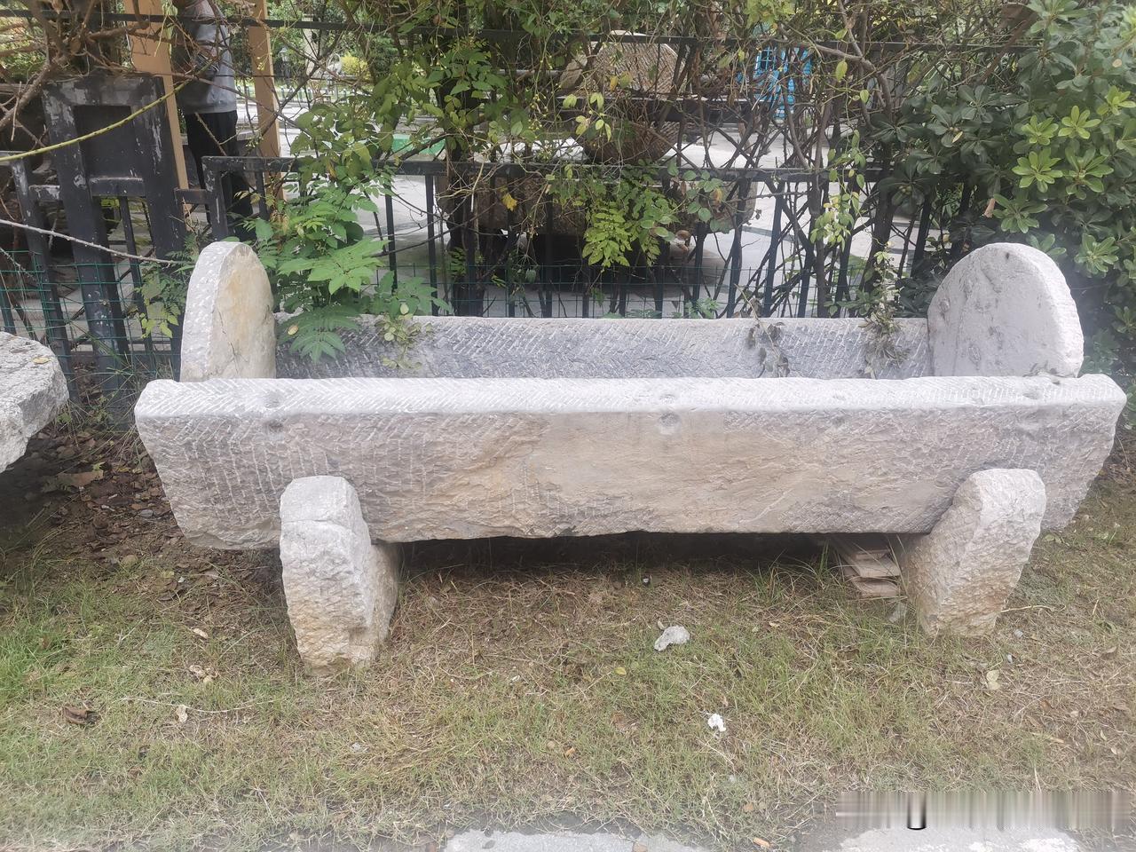五十六岁快花甲
探讨喜欢爸和妈
爸妈本心都不差
岁月变迁有评价
 
年代人情有变