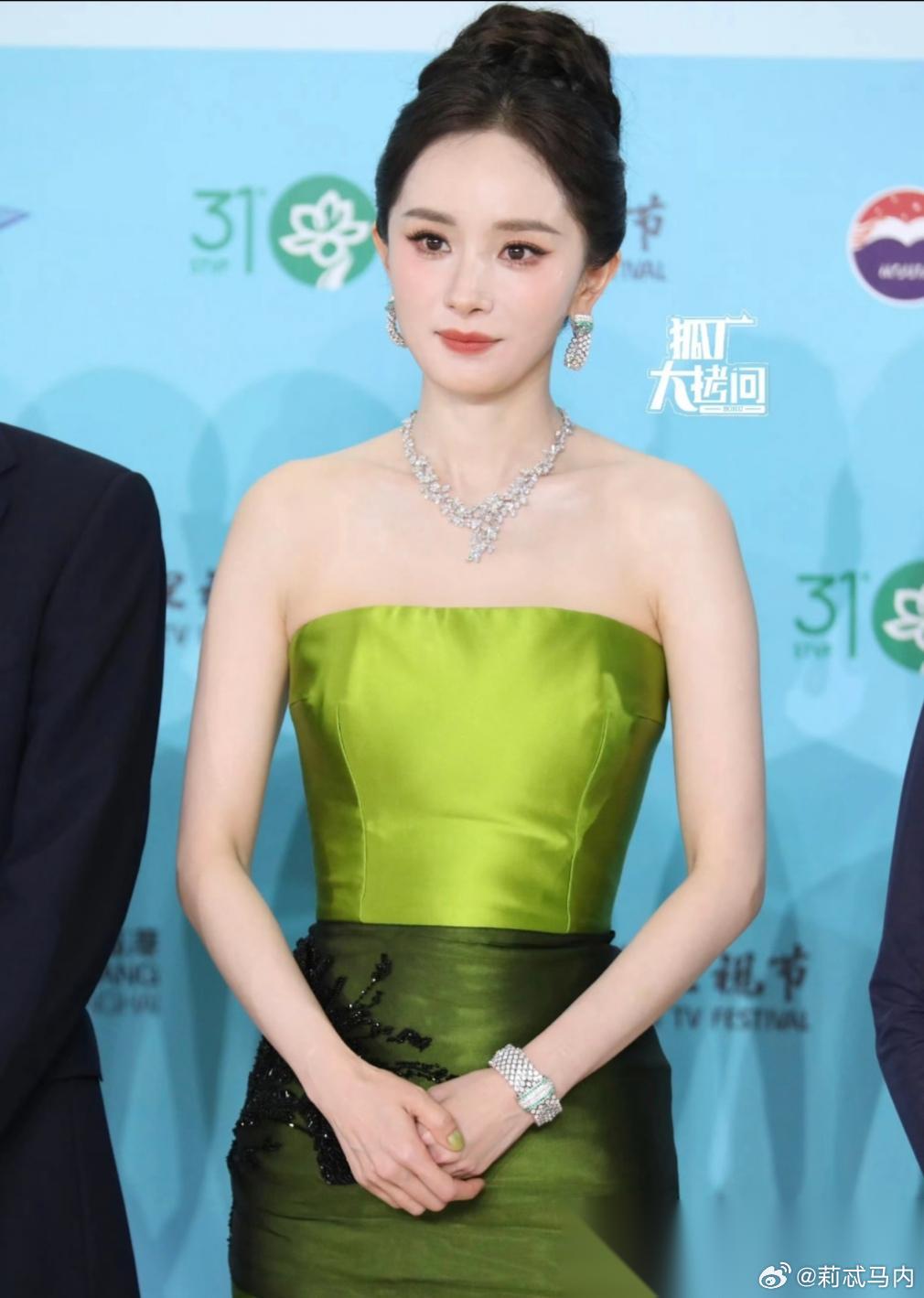 为什么杨幂没有获得白玉兰视后？ 原因很简单， 不是她演技不好，而是《生万物》的配