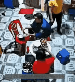 这日子还有活下去的必要吗？夫妻吵架后吃饭，丈夫主动低头，贴心给妻子盛饭，是难得的