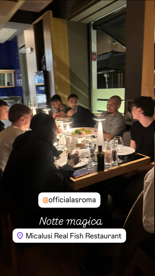 昨天罗马全队去一家海鲜餐厅聚餐了，主要是为了帮助几位新援融入 