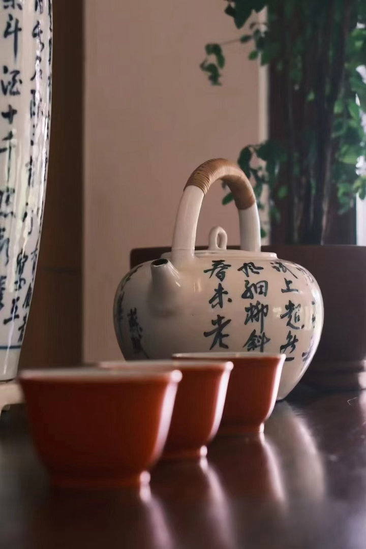 茶道  最放松的时候就是一个人什么都不用去想，抛开那些人情世故，不用费心去迎合别