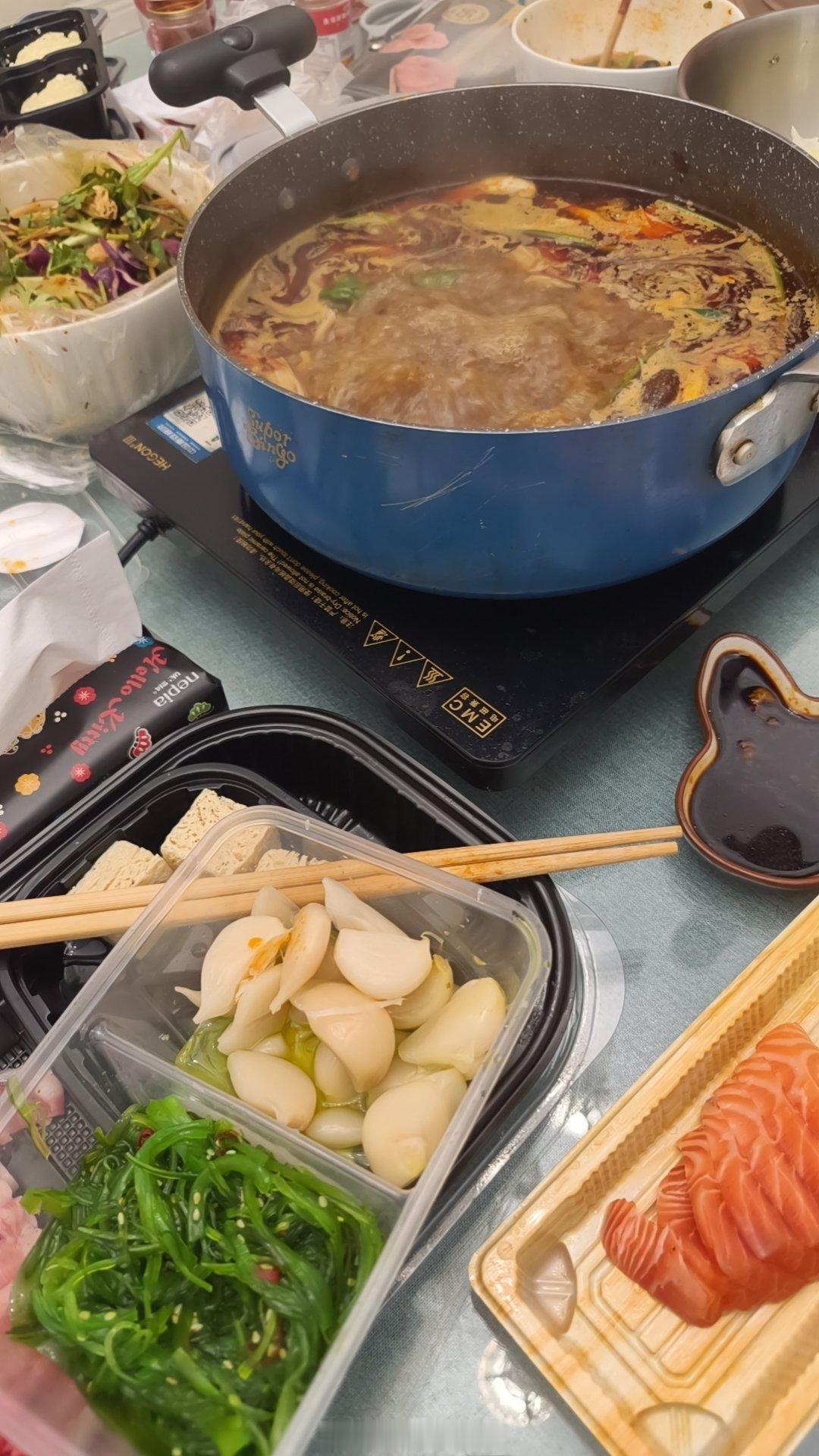 下雨天吃涮肉，太巴适了[捂嘴哭] ​​​